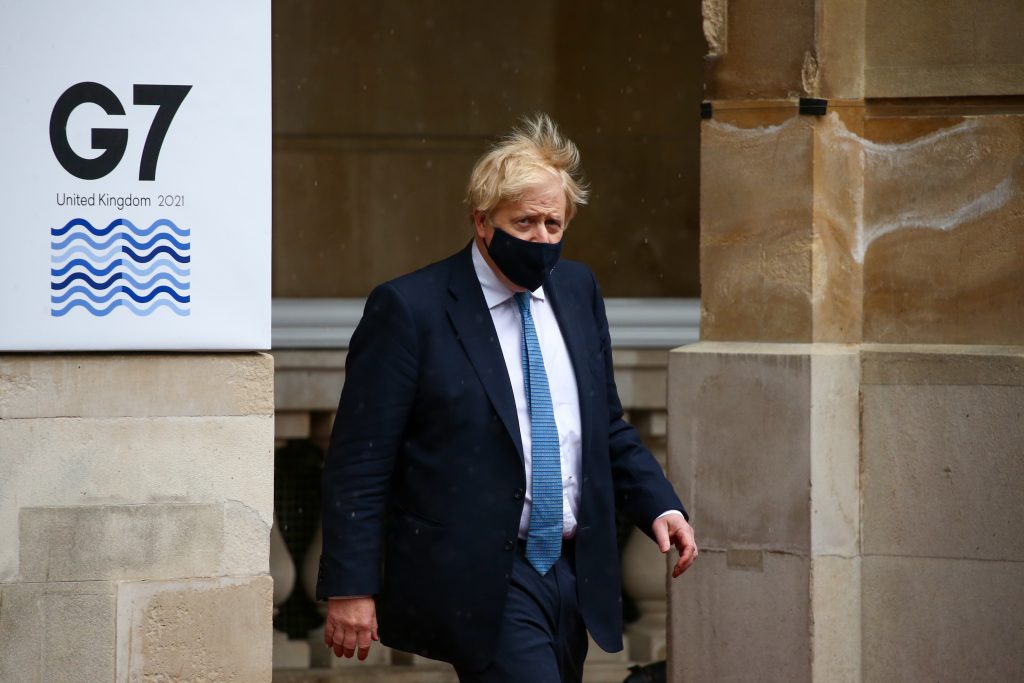 Ce a făcut Boris Johnson înainte de summit-ul G7. A fost fotografiat de paparazzi dimineața devreme