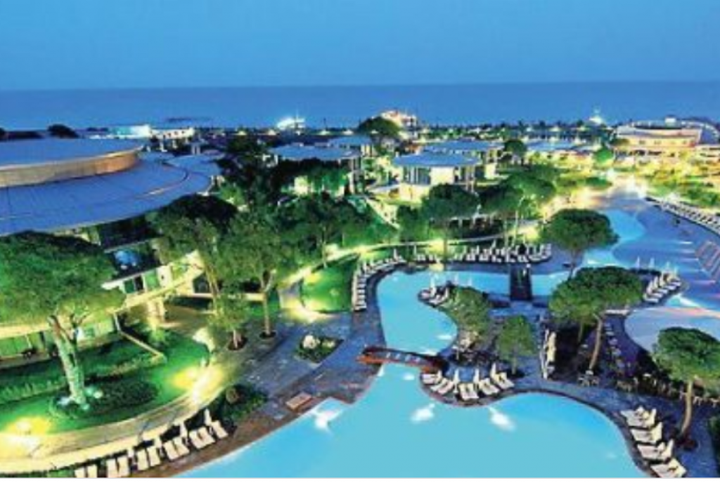 Resorturile all inclusive din Antalya, criticate de turiști români