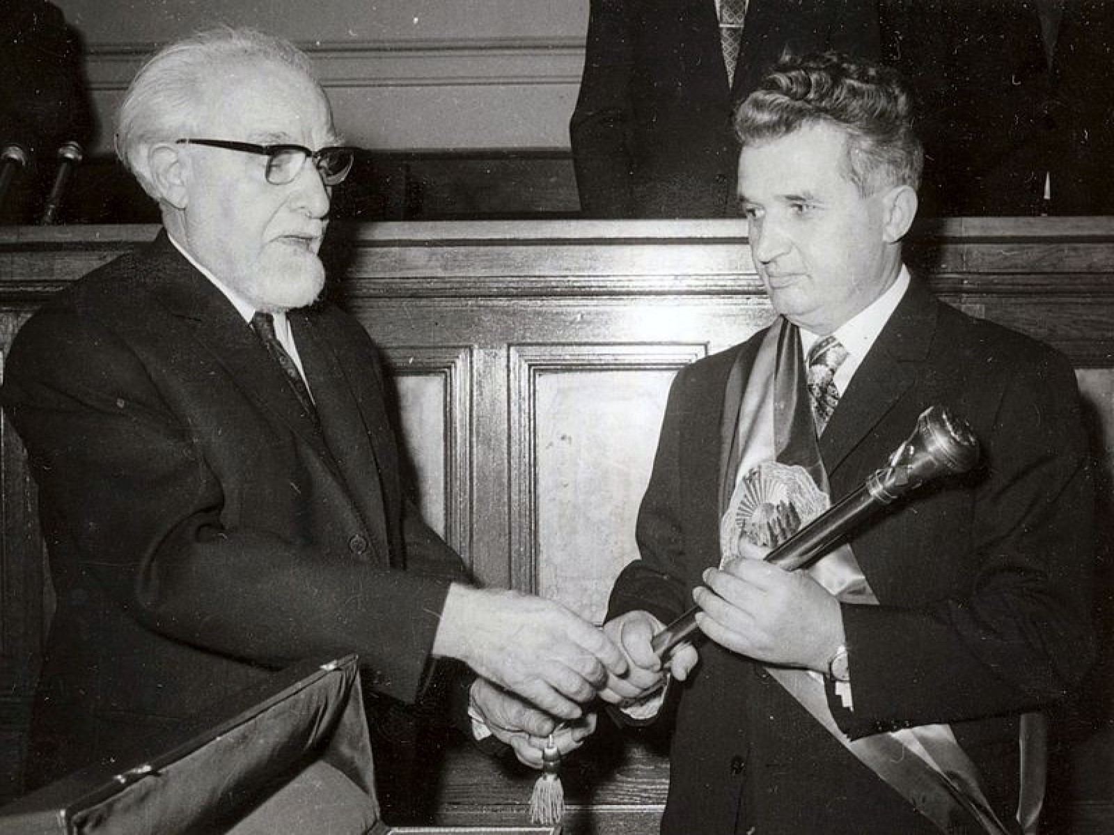 Nicolae Ceaușescu în 1974. Sceptrul prezidențial, Congresul XI și despărțirea de Maurer