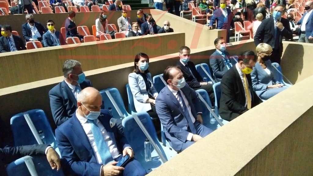 Imagini inedite de la Consiliul Național al PNL. Cum s-au poziționat taberele. FOTO