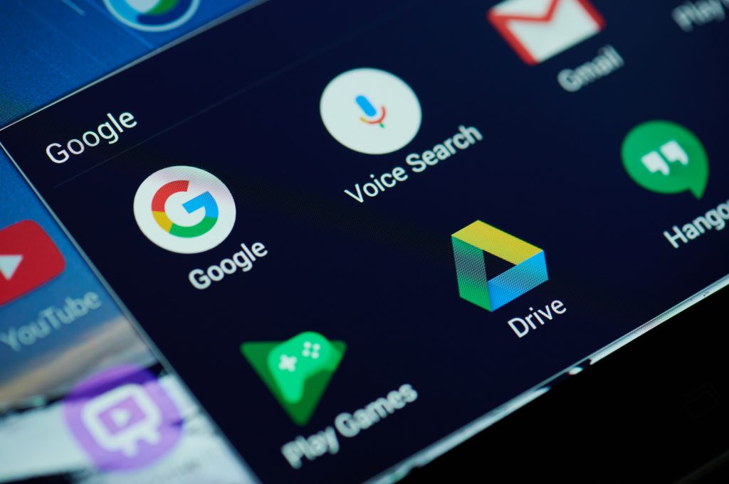 Pandemia a crescut dependenţa de smartphone-uri. Cele mai folosite aplicații mobile