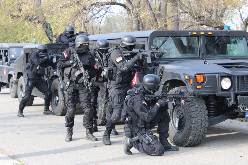 Jandarmii francezi au descoperit o petrecere rave cu 500 de persoane, într-o localitate de doar 600 de locuitori