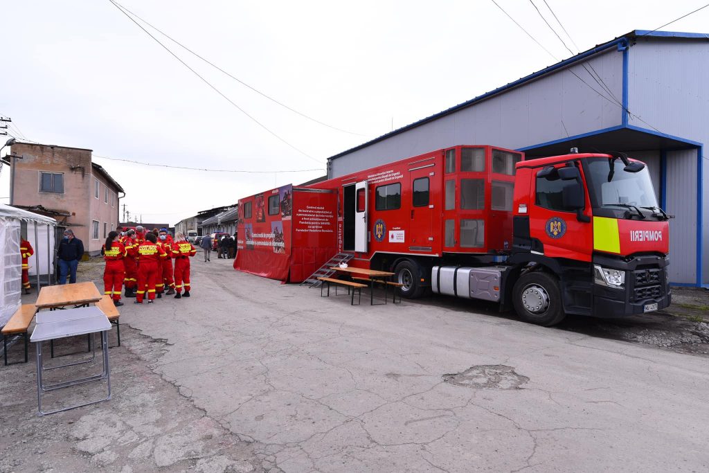Caravana vaccinării și în mediul rural. Raed Arafat a trecut la vaccinat