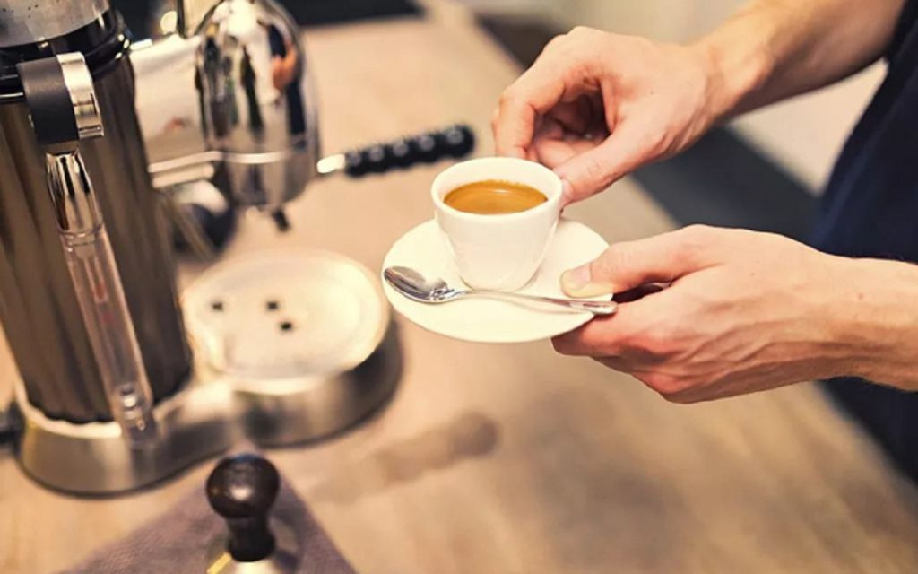 Merită să-ți cumperi propriul espressor acasă?
