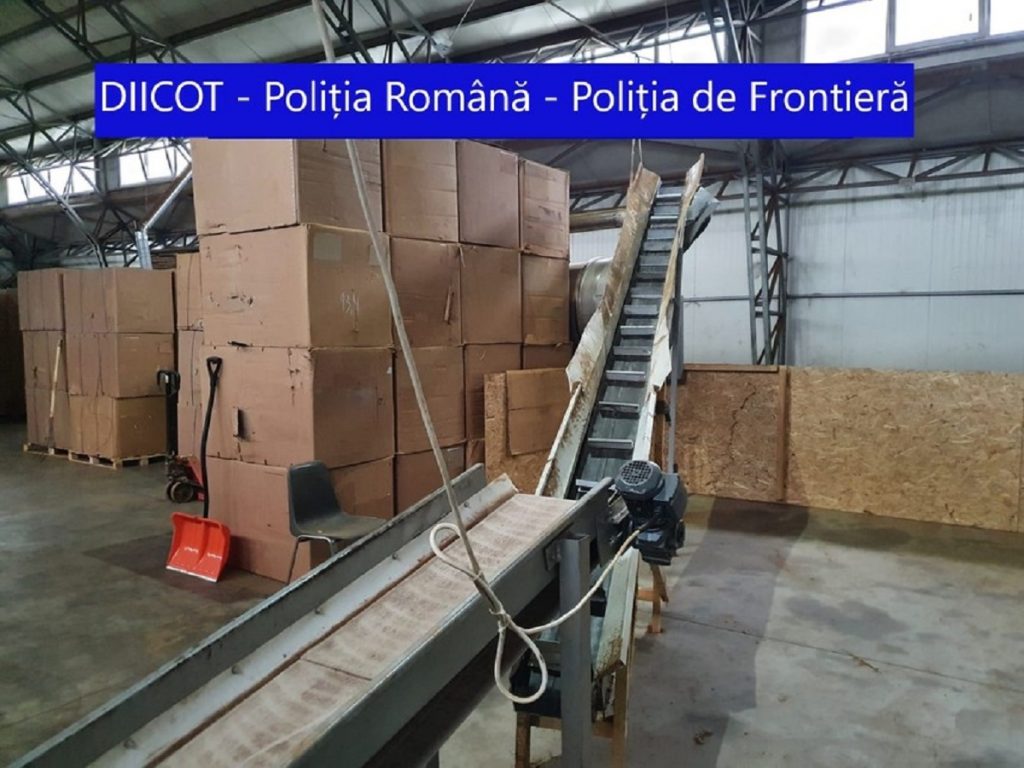 Fabrică ilegală de țigări descoperită în Dolj. Ce au găsit polițiștii acolo