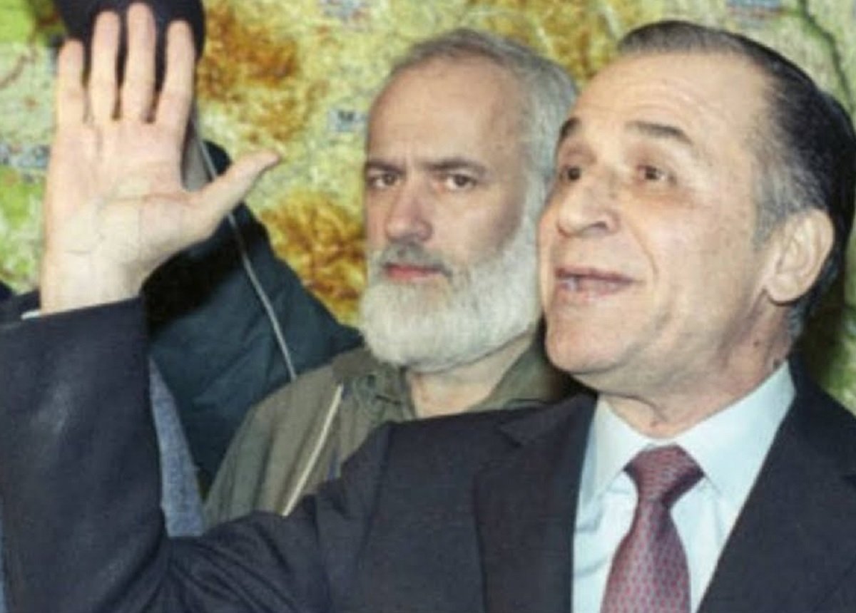 19 ianuarie 1990. Ziua în care Ion Iliescu a salvat nomenclatura comunistă. Patrimoniul PCR este preluat de Stat