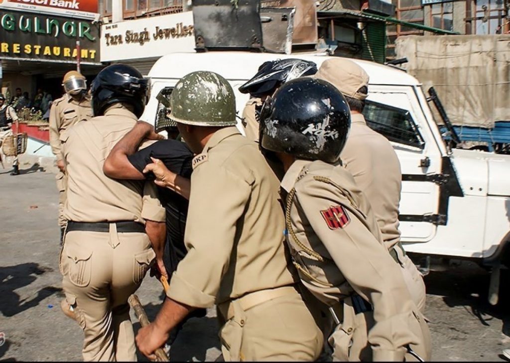 Și-a împușcat nevasta, iar apoi și-a aruncat copiii într-un canal. Crima de care a fost capabil un indian