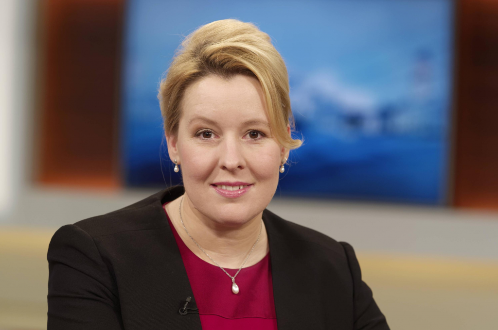 Scandal uriaș în Germania. Un ministru din cabinetul condus de Angela Merkel a plagiat și a rămas fără doctorat