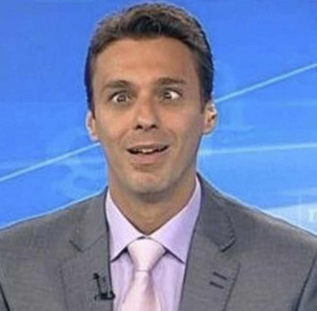 Mircea Badea moare de râs la vederea miniștrilor care promovează vaccinarea