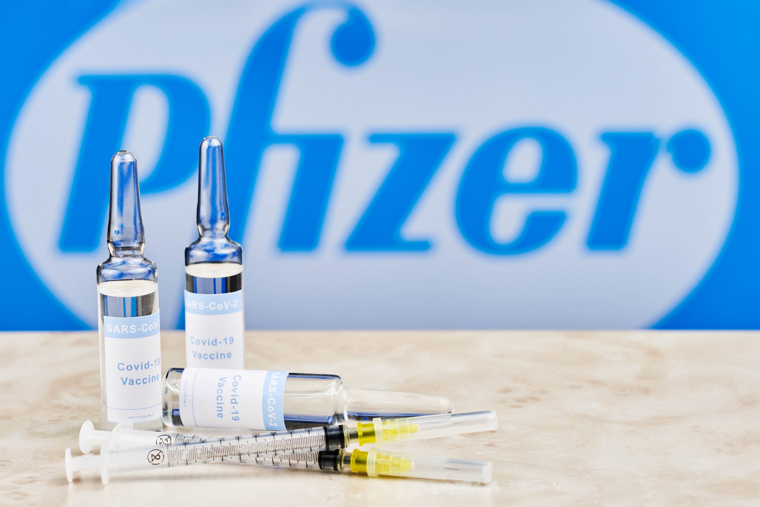 România plătește 81.000 de euro pe zi către Pfizer. Cum vrea să scape de datoria de 680 de milioane de euro