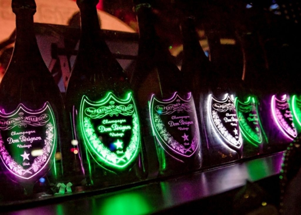 Noua senzație de pe bursă! Bogații lumii investesc masiv. A depășit Bitcoin, Amazon și Google