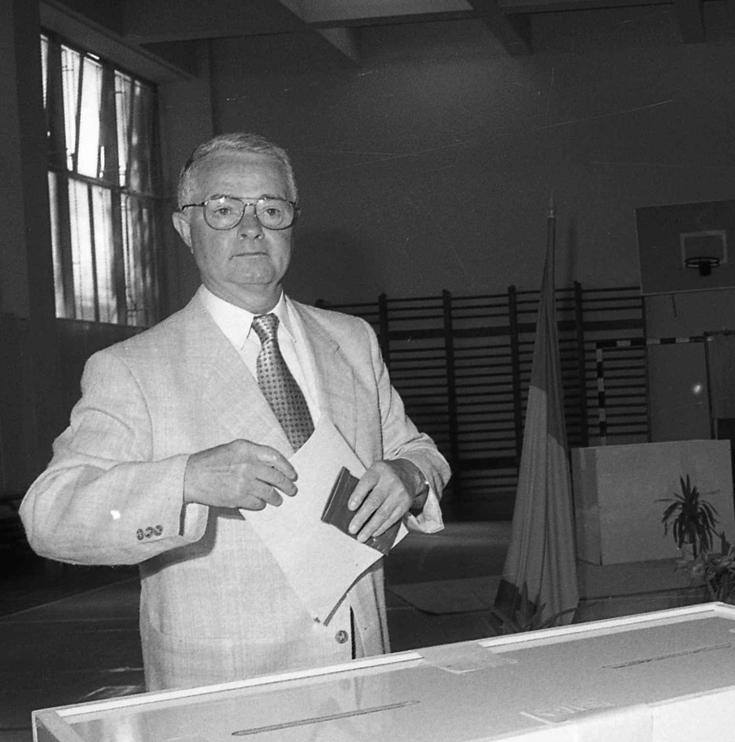Secretele mineriadei din iunie 1990. Cum s-au infiltrat SRI și „Doi și-un sfert” în Piața Universității