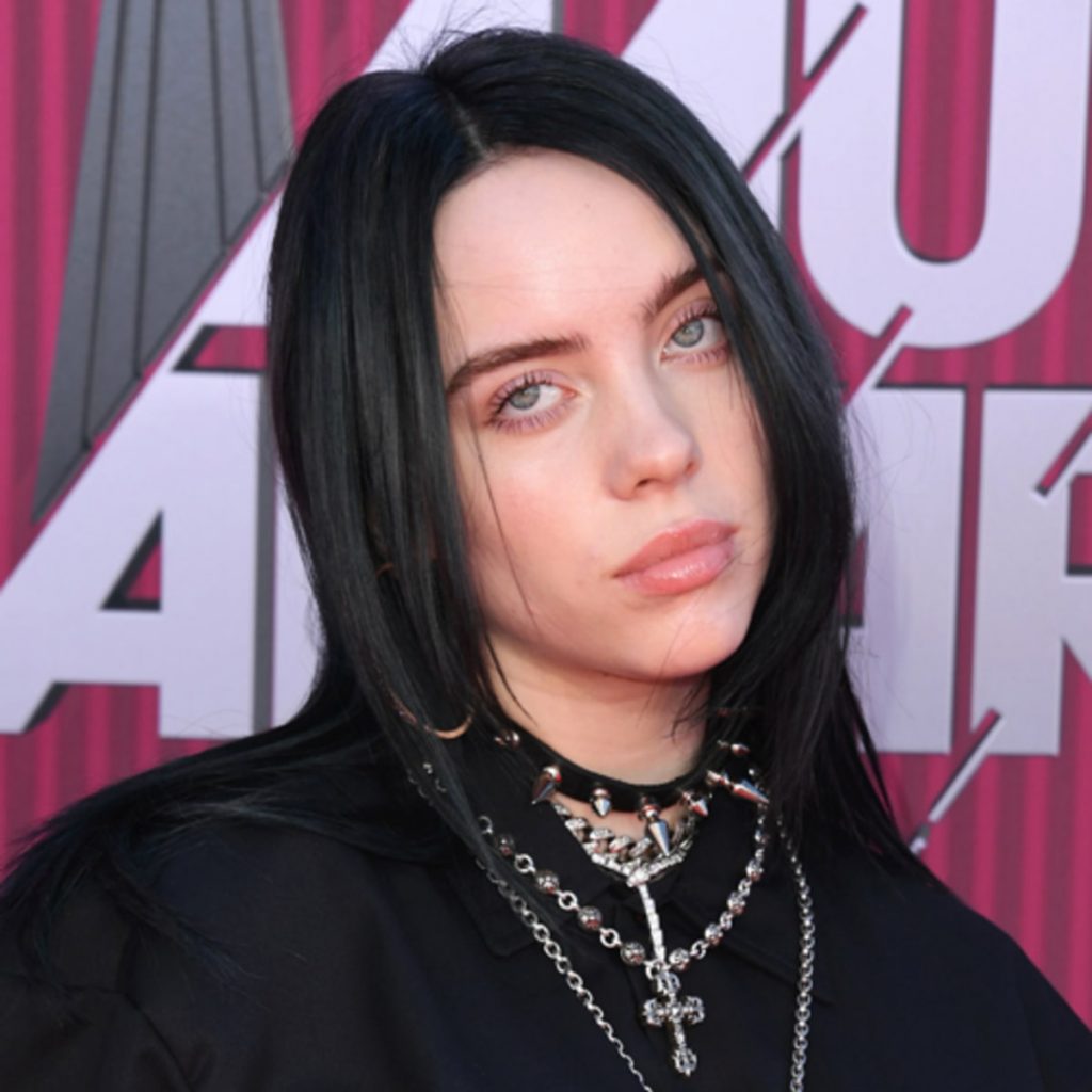 Billie Eilish și-a enervat rău fanii. Clipul de un milion de vizualizări în care își bate joc de asiatici. VIDEO