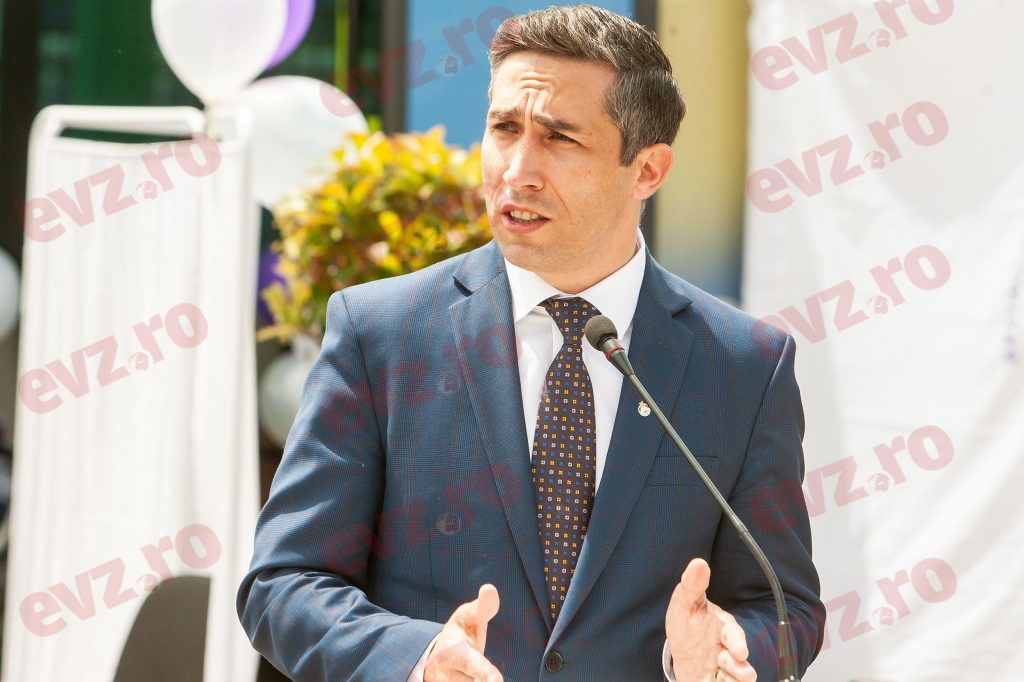 Doctorul Valeriu Gheorghiță, gesturi tandre în jacuzzi cu o celebră actriță: „Da, au o relație!”