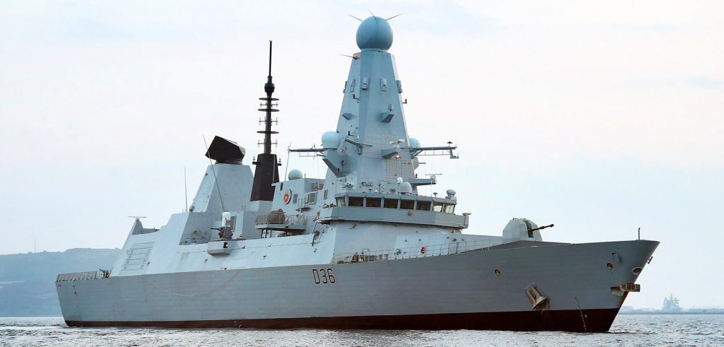 Rușii au tras focuri de avertisment asupra unui distrugător britanic în Marea Neagră