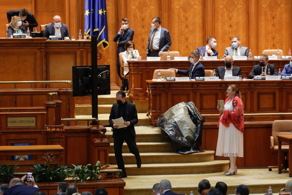 Orban ia măsuri după scandalul marca Şoşoacă. Vin vremuri grele pentru ea