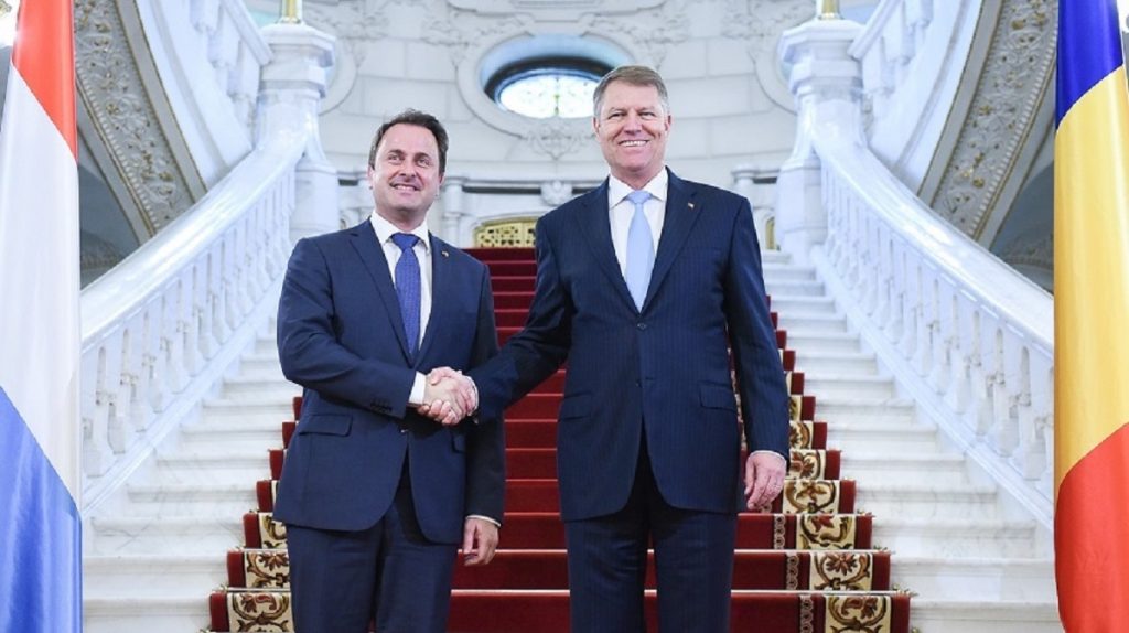 Premierul Luxemburgului, depistat pozitiv COVID-19 la două zile după ședința CE. Președintele Iohannis a fost acolo