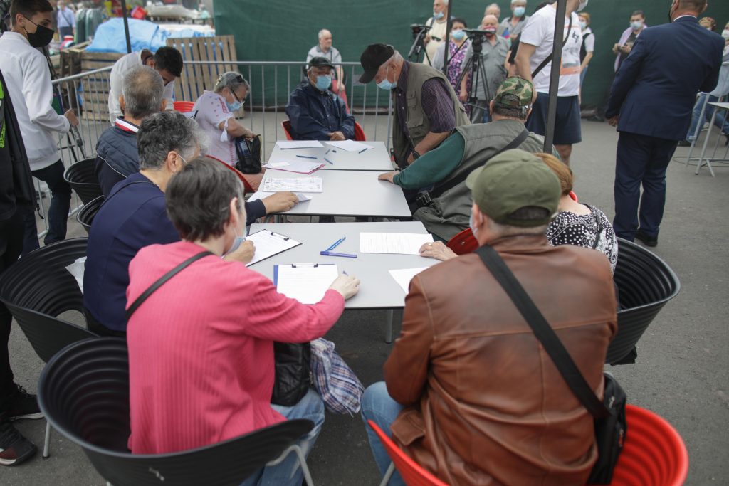 Câți bani se dau pe o adeverință de vaccinare falsă. Inventivitate cu consecințe penale