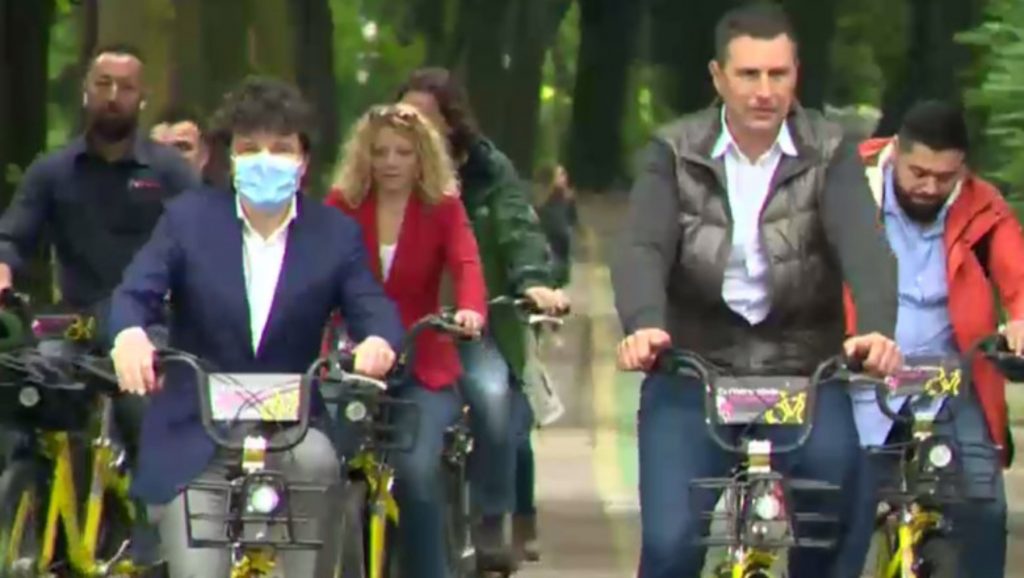EVZ Play cu Robert Turcescu. Viralul zilei: ambuscada bicicletelor. Trei, Doamne și toți trei