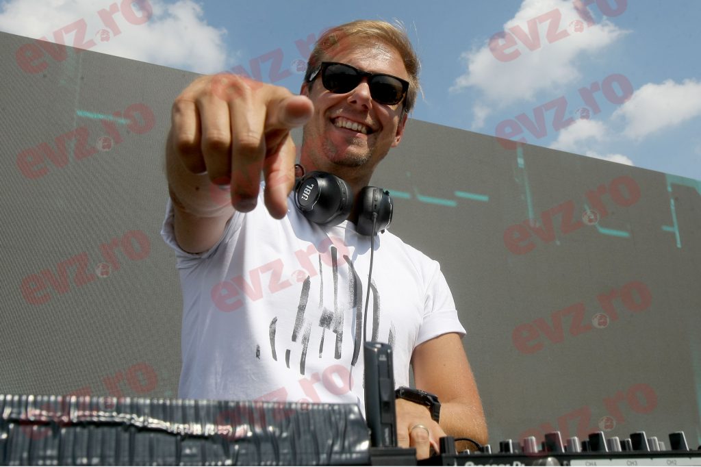 VIDEO/ Armin van Buuren vine la București pe 25 septembrie. Accesul la eveniment este gratis, însă într-un număr limitat de participanți