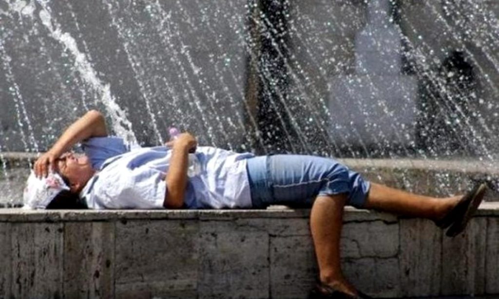 Insolația, cel mai mare pericol în caz de caniculă. În cazuri extreme duce la deces