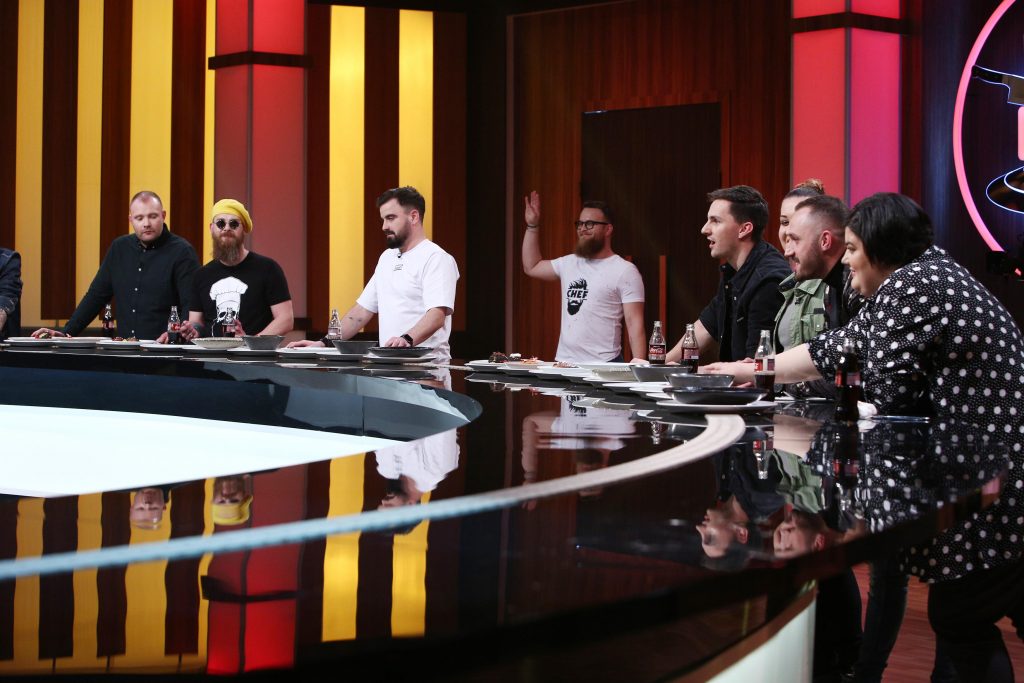 Poveste de dragoste la Chefi la Cuțite. Doi concurenți au anunțat că se căsătoresc. FOTO