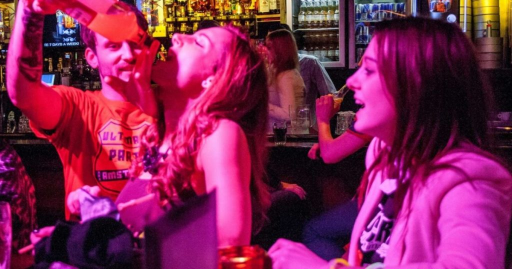 Amsterdam schimbă politica pentru turiști. Nu va mai fi capitala distracției. ”Vă rugăm să ne respectați orașul”