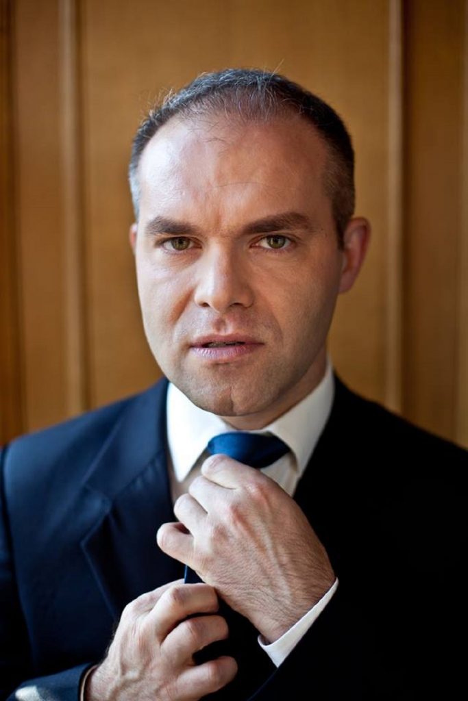 Un fost ministru al Educației acuză: Elevii suferă nu din cauza profesorilor, ci din cauza lui Iohannis și a guvernelor sale