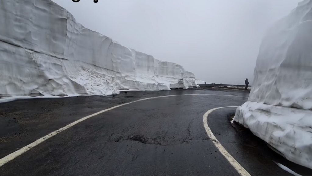 Când se poate circula pe Transfăgărăşan. Zăpada poate amâna redeschiderea de la 1 iulie