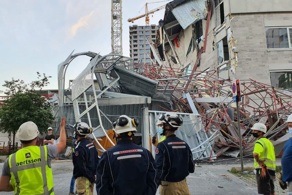 Român mort în dezastrul de la Anvers! Alte două cadavre au fost găsite sub ruinele școlii prăbușite