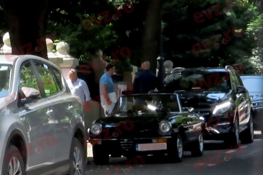 IMAGINI EXCLUSIVE. Cel mai bogat român s-a întors în țară. Miliardarul Dineș, ”tăticul” UiPath, omul de 37 de miliarde de dolari, și-a luat vilă de 3.500.000 de euro în București și e păzit în permanență de 6 bodyguarzi