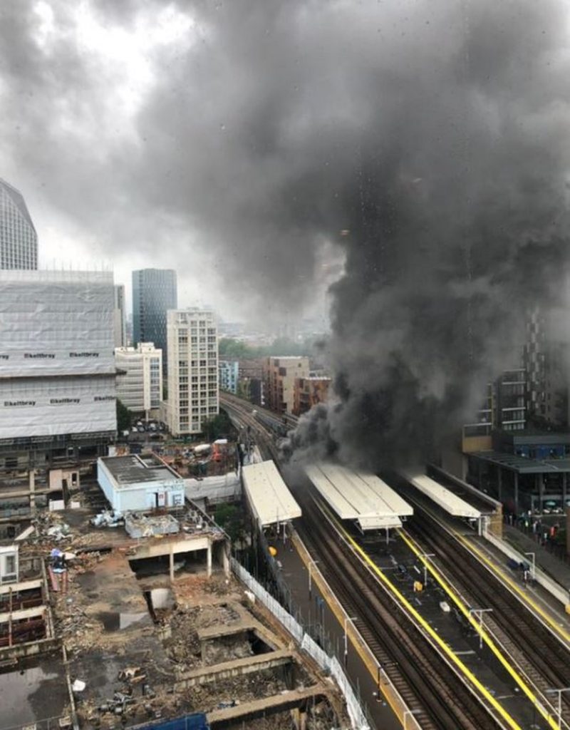 Explozie puternică într-o stație de o stație de metrou din Londra. Nu se cunosc încă cauzele și numărul victimelor. Video