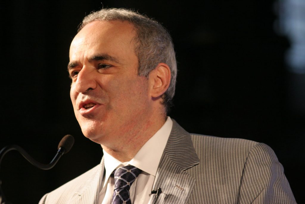 Garry Kasparov urcă pe scena „Tech Talks by UPT”. Eveniment special organizat la Timișoara