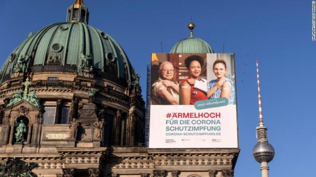 Scandal în Germania. Guvernul e acuzat că a folosit un susținător Hamas și pe ”eroul din Baywatch” în campania de vaccinare