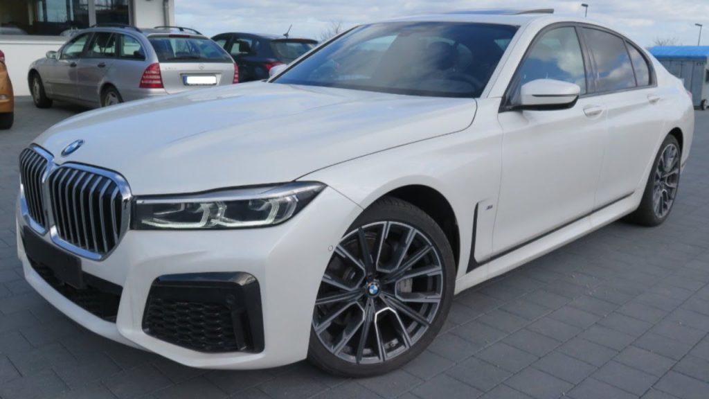 Statul vine mașinile sechestrate în dosarul permiselor de la Suceava. Cât costă cea mai ieftină mașină