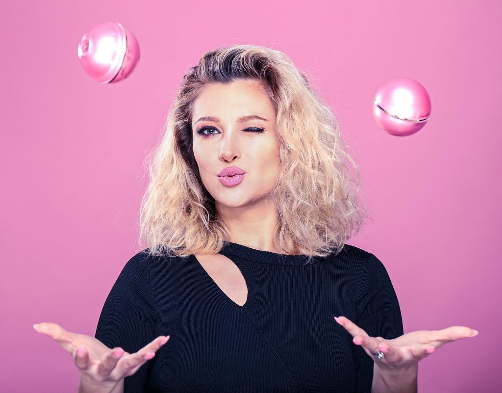 VIDEO/ Lora se dedică unui proiect de suflet după plecarea de la „Vorbește lumea”. „Îmi place să fac chestii, îmi place să fiu activă”