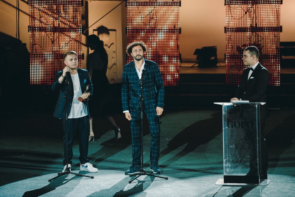 VIDEO. Codin Maticiuc a venit cu părinții la decernarea premiilor Gopo