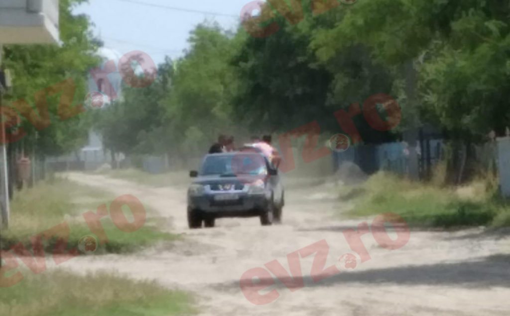 VIDEO. Fotografii și mărturie bombă: Reghe și un prieten s-au ascuns cu două tinere ”botoxate” într-o pensiune din Deltă. Soțul Prodancăi a aruncat cu bani în toate părțile și a cerut discreție