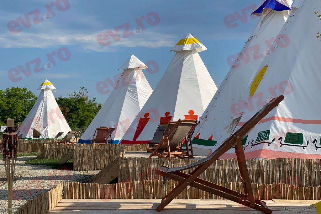 VIDEO/ Fiul lui Adrian Năstase a făcut inagurarea glamping-ului de la Corbu. Cum arată învestiția și cât de aproape este de malul mării