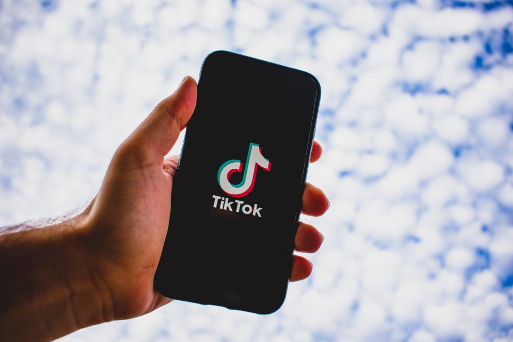 Google, Facebook, Microsoft, Apple, Netflix și Amazon. Toate au fost detronate de TikTok, micul „copil„ care a crescut fulgerător
