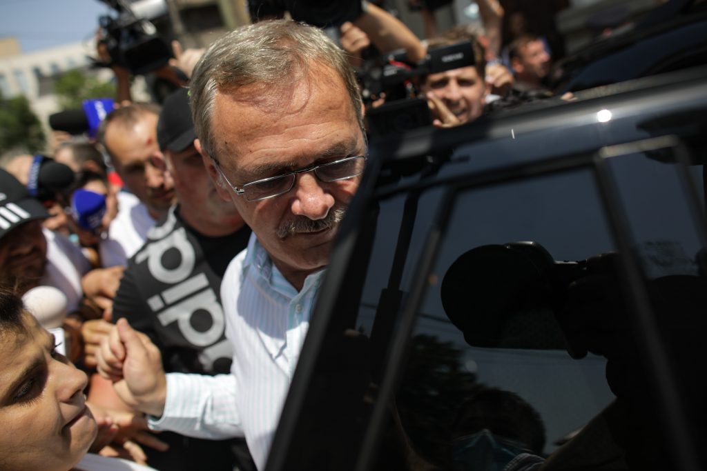 Dragnea, pe mâna medicilor de urgență. Specialiștii sunt rezervați
