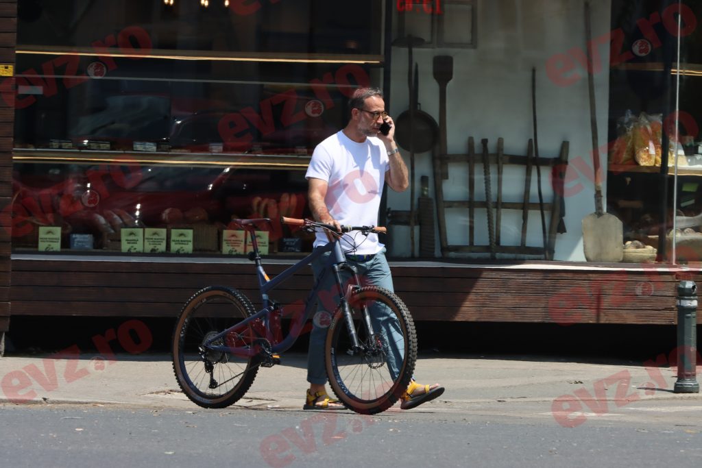 VIDEO/ Șerban Pavlu are probleme cu bicicleta de aproape 2500 de euro. A dus-o la un renumit service din Dorobanți