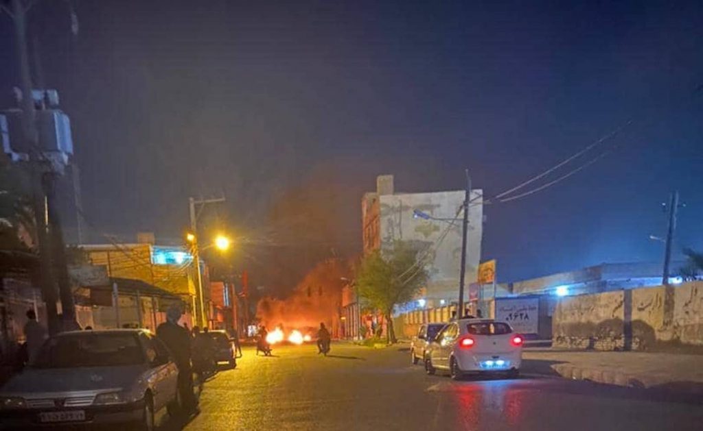 Cinci persoane împușcate în demonstrațiile din Iran. Lipsa apei i-a scos pe oameni din minți