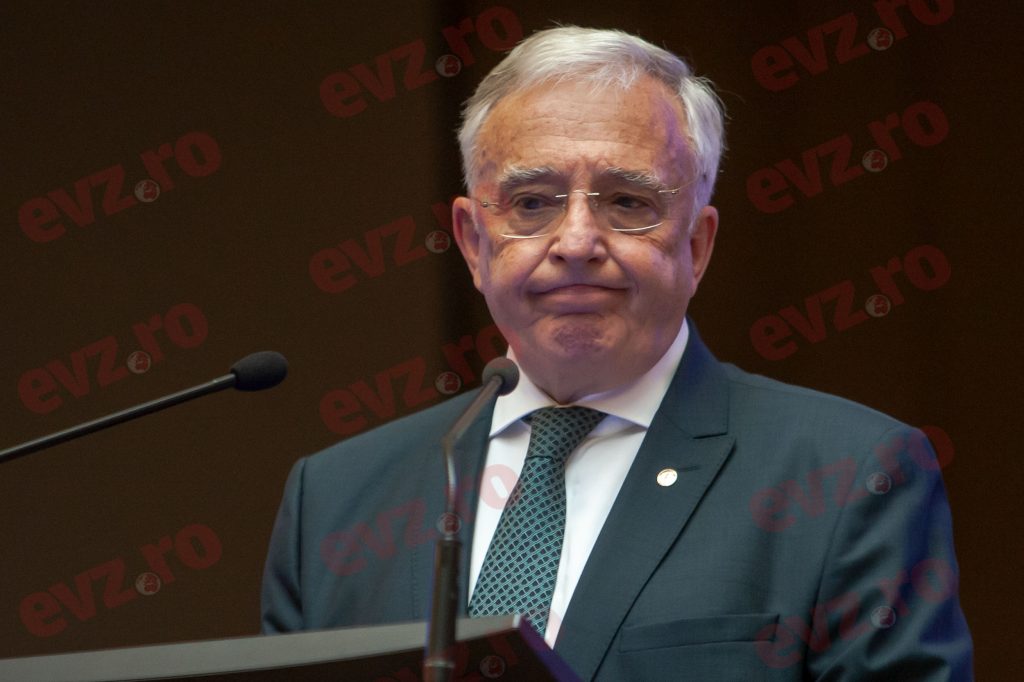 Răsturnare de situație în dosarul în care Mugur Isărescu este acuzat că a colaborat cu Securitatea. Decizia CCR schimbă cursul întregii acțiuni