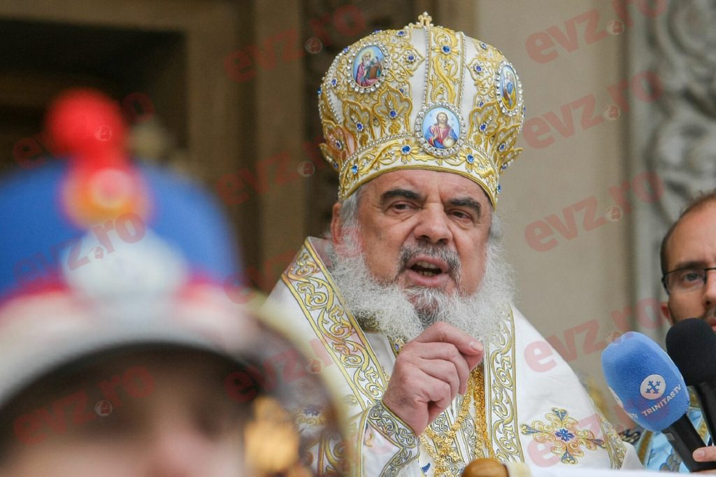 Patriarhul Daniel obligat să ia atitudine după derapajul unor prelați ortodocși. Capii Bisericii îndemnați să evite comentariile despre pandemie și vaccinare