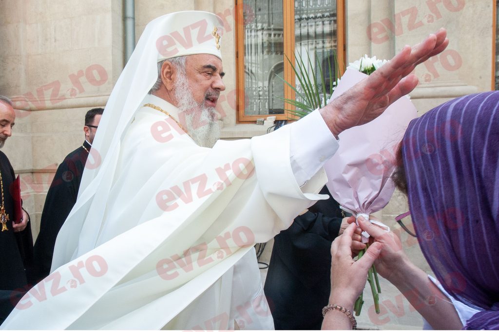 Mesajul pe care l-a transmis Patriarhul Daniel cu ocazia Sfintei Liturghii de Crăciun. Darurile pe care orice credincios le poate oferi