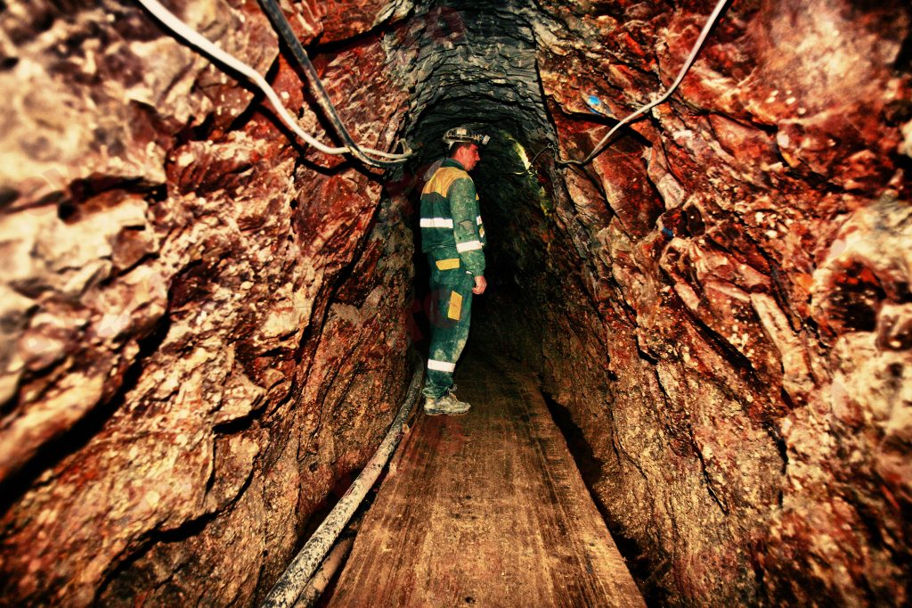 Dedesubturile afacerii Roşia Montană. Rețeaua lui George Soros s-a întins până la Cotroceni