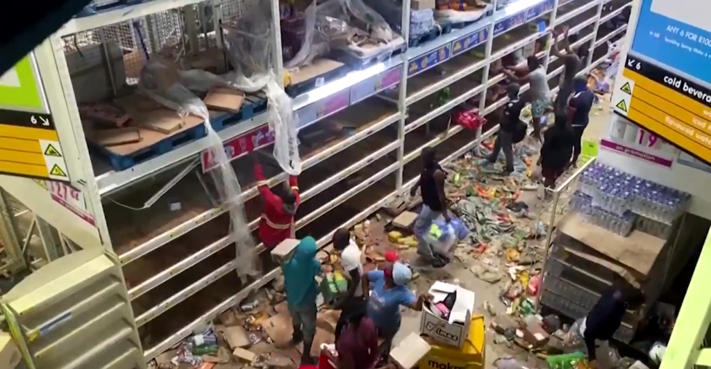 Bilanț tragic în violențele din Africa de Sud. Numărul morților se apropie de 100. VIDEO