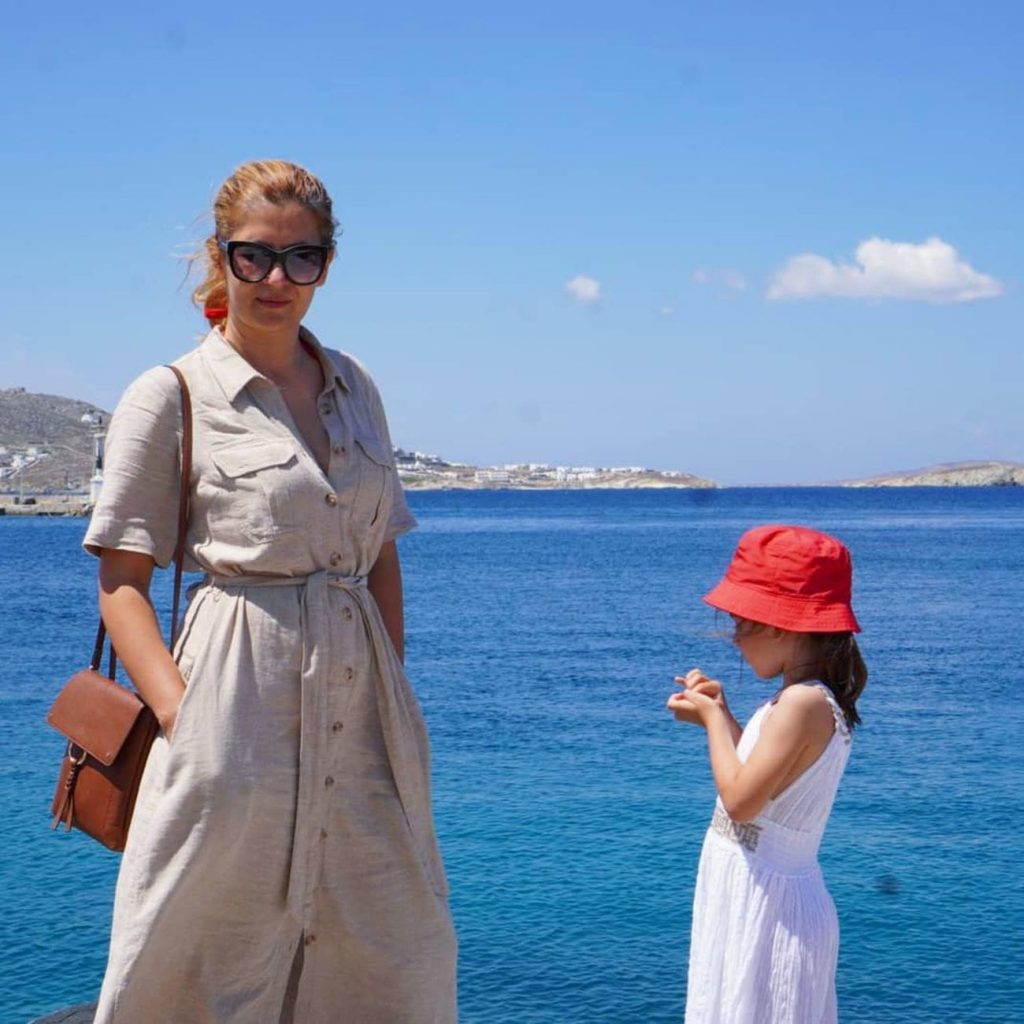 VIDEO EXCLUSIV/ Amalia Enache nu știe să înoate, în timp ce fiica ei de 5 ani face deja scufundări în mare