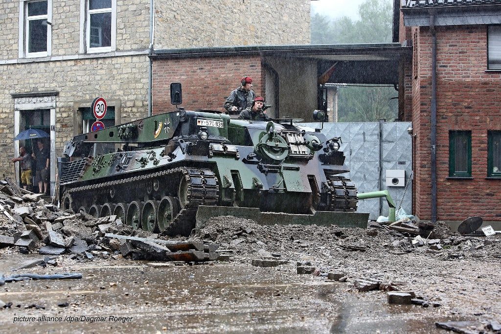 Armata a ieșit în stradă. Numărul victimelor crește. Situația din Germania e critică. FOTO